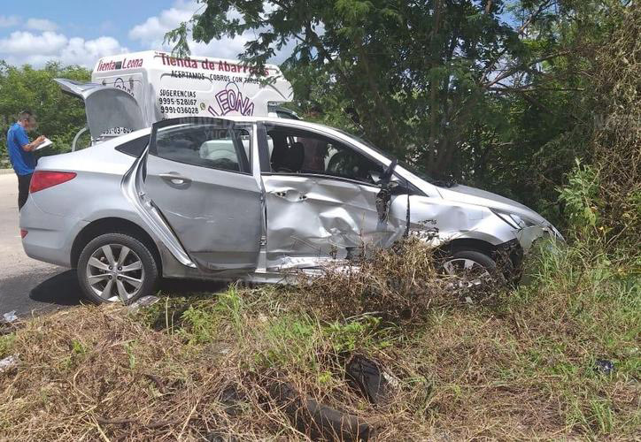 Fuerte choque por no respetar un alto en Ciudad Caucel