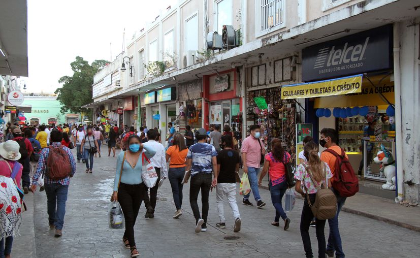 Sin importar los contagios de Covid, cada vez hay más gente comprando en el Centro de Mérida