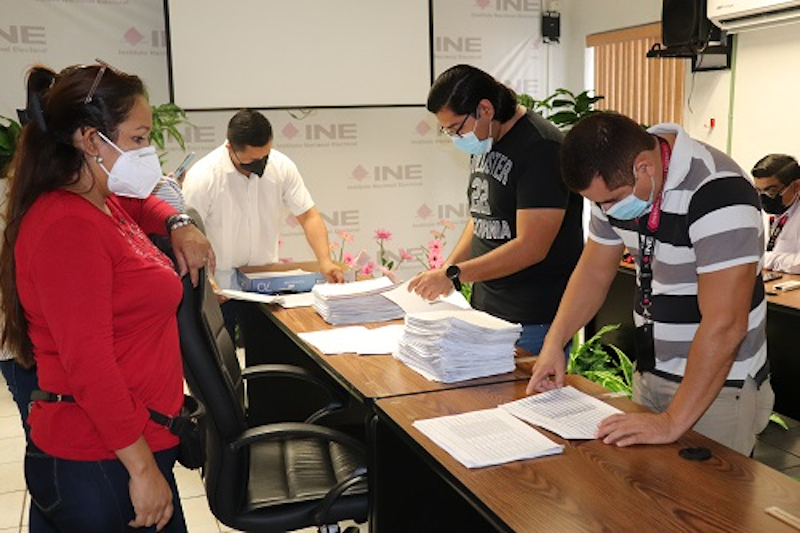 INE detecta miles de firmas falsas en apoyo a revocación de mandato