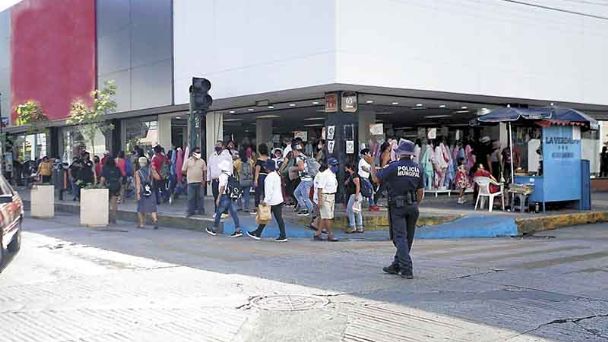 Repleto el centro de Mérida por compras navideñas