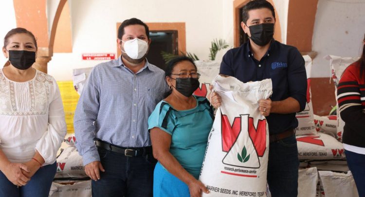 Productores de Tekax son beneficiados por el Gobierno Estatal