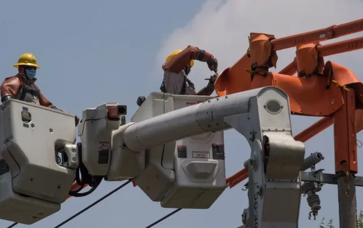 CFE restablece el servicio de luz en toda la Península de Yucatán