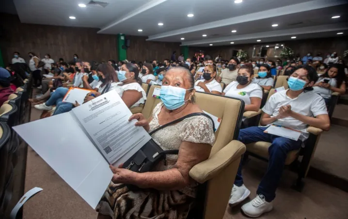 Más adultos se concluyen estudios básicos en Yucatán