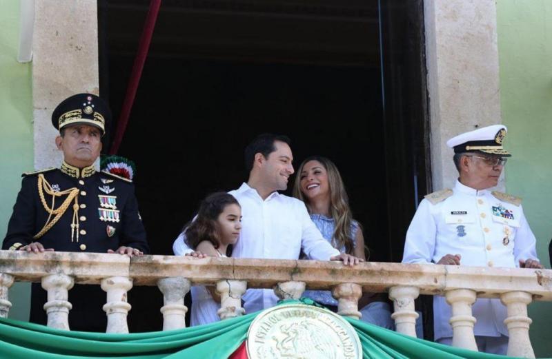 Encabeza el gobernador Mauricio Vila encabeza el desfile cívico militar del 16 de septiembre.