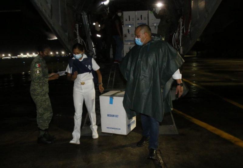 Arriba a Yucatán nuevo lote de vacunas contra el coronavirus.