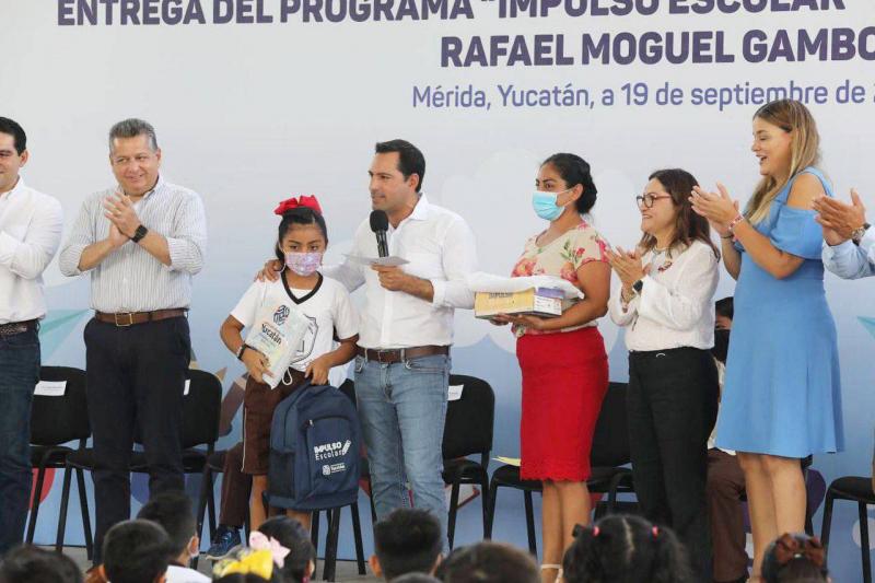 Impulso escolar continua apoyando a miles de padres de familia de Yucatán.