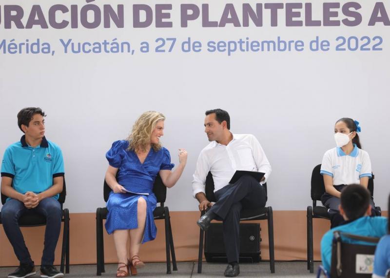 El gobernador Mauricio Vila inaugura planteles aztecas.