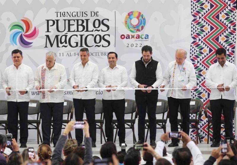 Inaugura el Gobernador Mauricio Vila Dosal el tianguis de pueblos magicos.