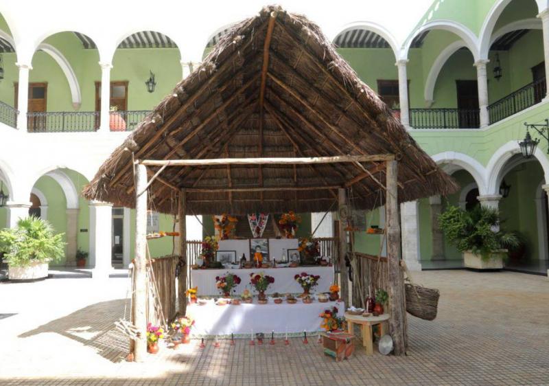 Colocan altar en palacio de Gobierno