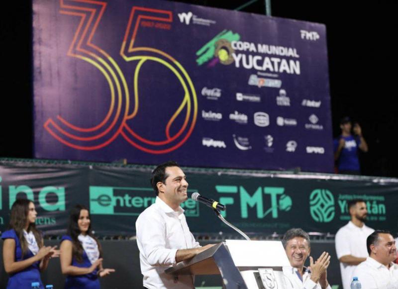 Mauricio Vila inaugura la copa mundial de tenis Yucatan 2022.