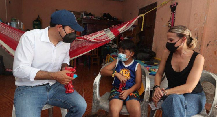 Mauricio Vila continua apoyando a niños con cancer.