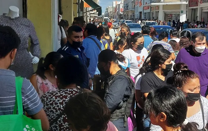 Locura en Mérida por las compras de Navidad.