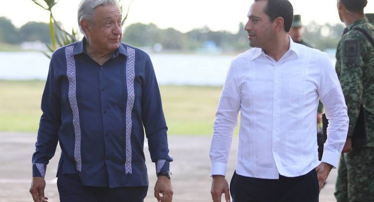 Vila Dosal y Lopez Obrador trabajan hombro con hombro.