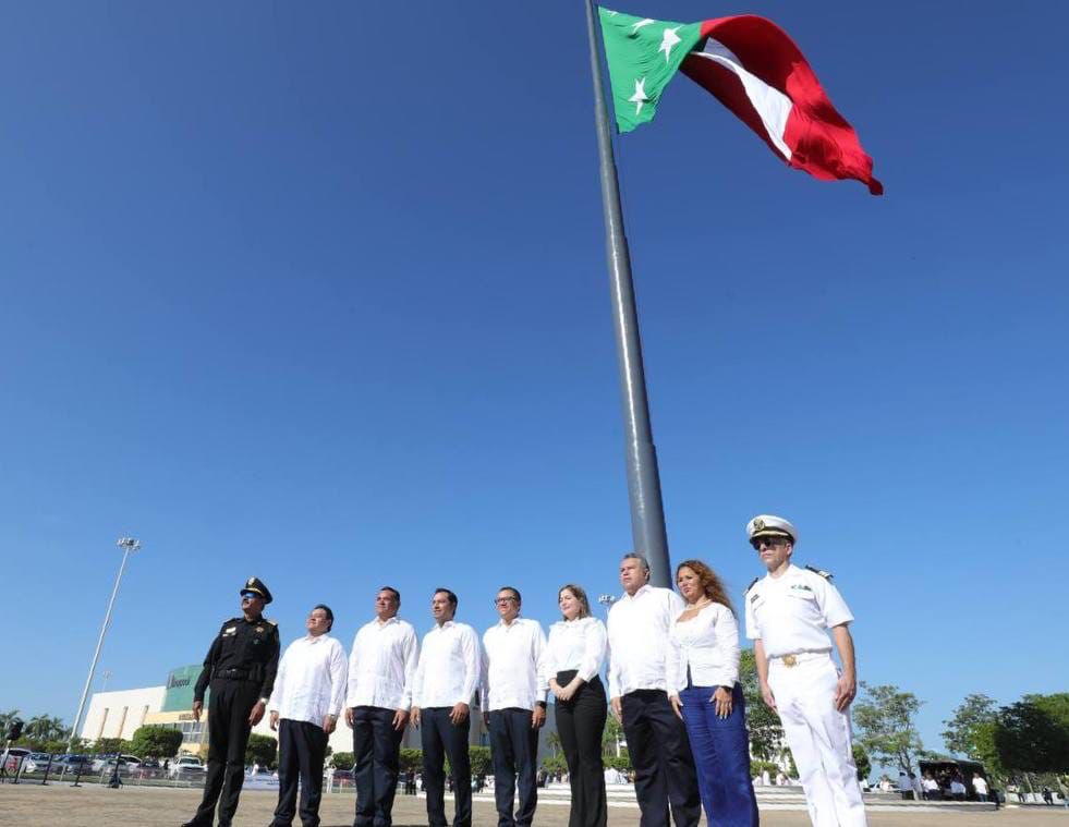 Por vez primera en los últimos 182 años, el Gobernador Mauricio Vila Dosal encabeza el izamiento de la bandera de Yucatán, que vuelve a ondear como símbolo de nuestra identidad