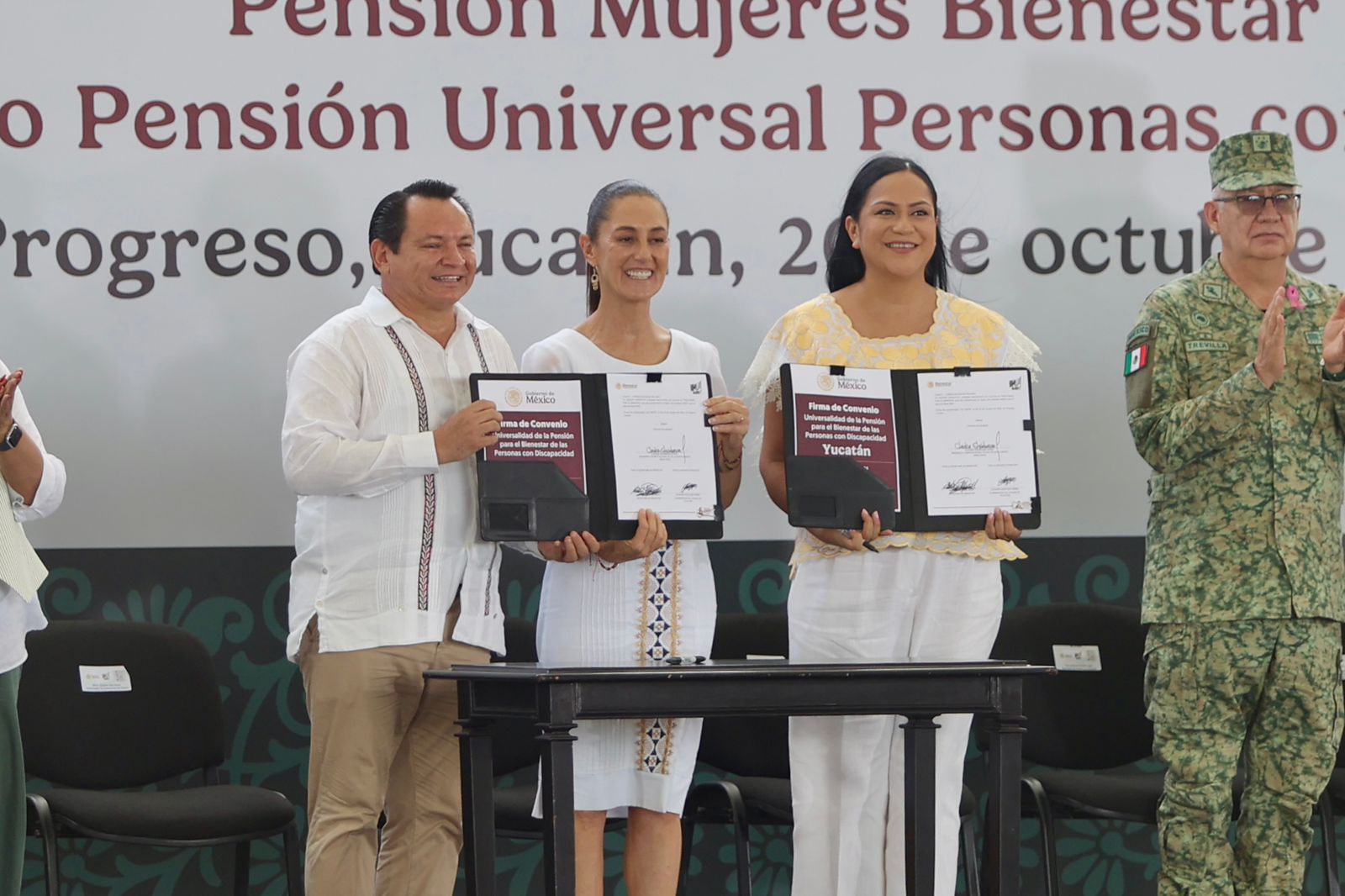 Díaz Mena y Sheinbaum lanzan Pensión Mujeres Bienestar en Yucatán