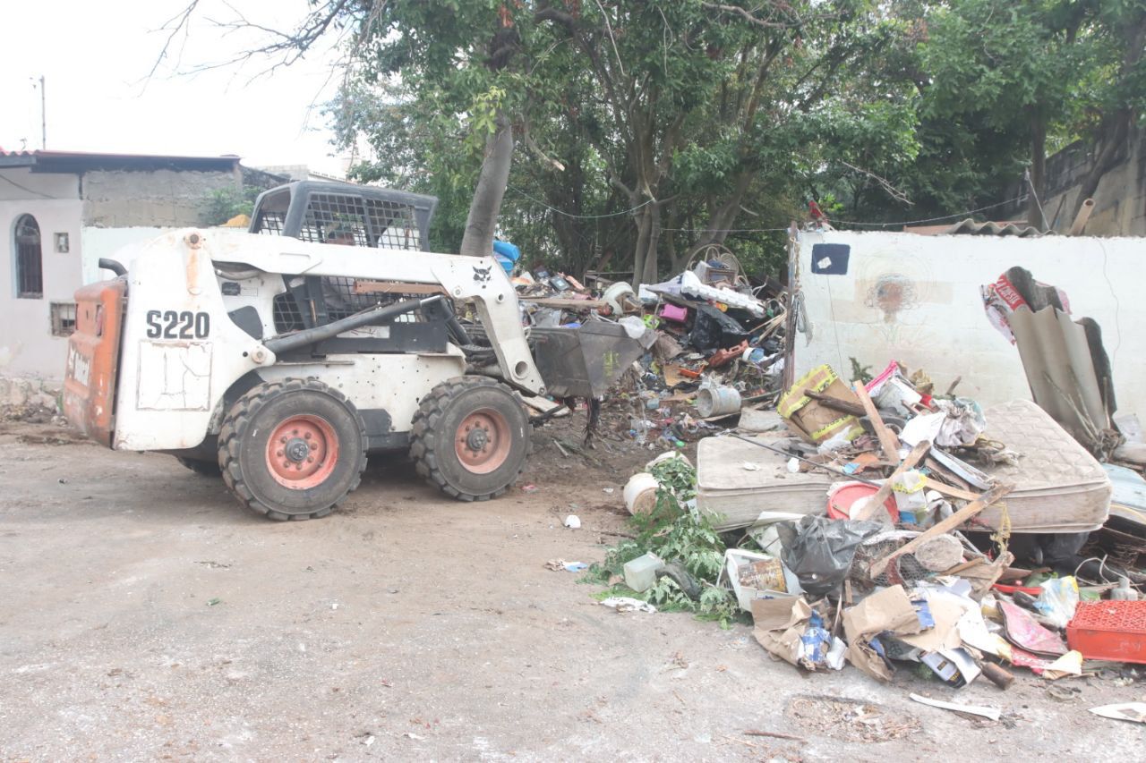 Ayuntamiento de Mérida retira 32 toneladas de basura en un predio de la colonia Mayapán