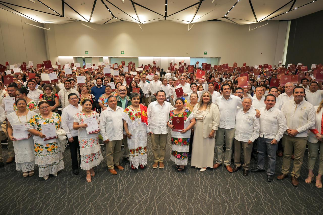 Gobernador Joaquín Díaz Mena entrega 582 plazas y garantiza certeza laboral al magisterio